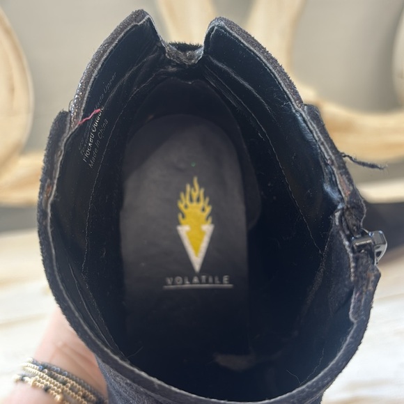 Volatile Black‎ Suede Ankle Boots Size 7 - Picture 2 of 5